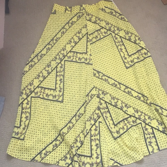 Emily in Paris ENTIRE OUTFIT Skirt, Top & Belt SOLD OUT EVERYWHERE - Picture 5 of 9